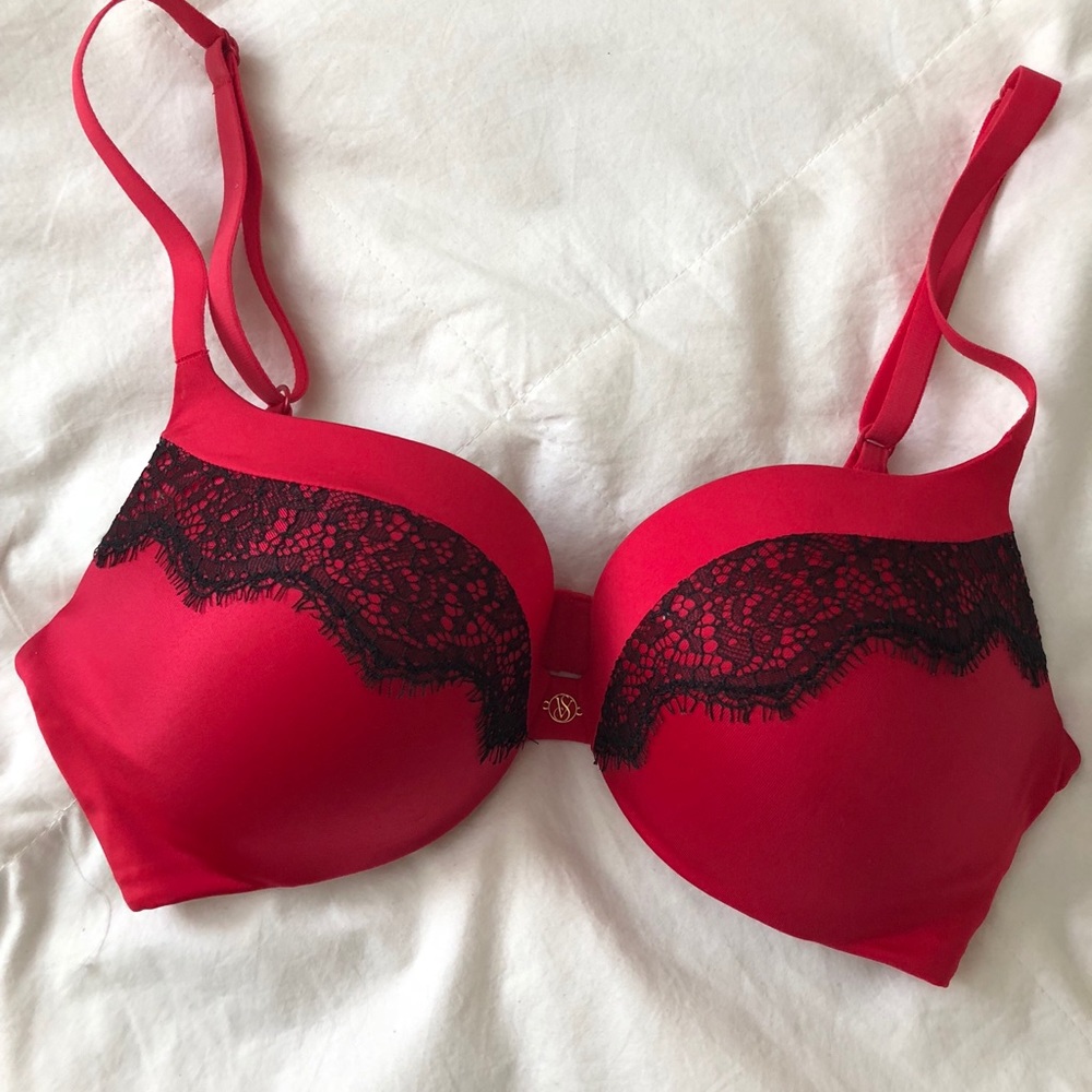 NWOT Black lace red push up bra